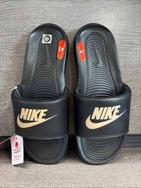 Men's Nike Victori One Slides/Sandals (Black/Metallic Gold) - Size 8